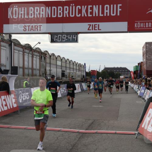 03.10.2025 - Köhlbrandbrückenlauf Julia Fischer http://msf.ph/oto/9030014 03.10.2025 16:09:44 Ziel 7498, 8814, 8826, 8834, 8984, 9024, 9150, 9301, 9419, 9567, 9748 meine-sportfotos.de