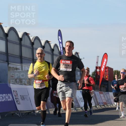 03.10.2025 - Köhlbrandbrückenlauf Luisa Fischer http://msf.ph/oto/9030015 03.10.2025 13:03:37 Ziel 4063, 4214, 4252, 4274, 4300, 4422, 4454, 4507, 5639, 5707, 5799, 6025, 6194, 6207 meine-sportfotos.de