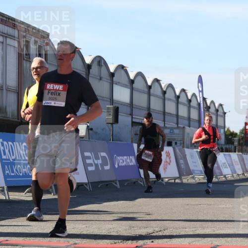 03.10.2025 - Köhlbrandbrückenlauf Luisa Fischer http://msf.ph/oto/9030037 03.10.2025 13:03:38 Ziel 4063, 4214, 4252, 4274, 4300, 4422, 4454, 4507, 5639, 5707, 5799, 6025, 6194, 6207 meine-sportfotos.de