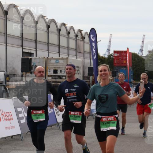 03.10.2025 - Köhlbrandbrückenlauf Julia Fischer http://msf.ph/oto/9030044 03.10.2025 16:10:16 Ziel 7139, 7273, 7421, 7437, 7528, 7529, 7764, 8882, 8932, 8989, 9090, 9323, 9347, 9348, 9349, 9458 meine-sportfotos.de