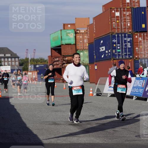 03.10.2025 - Köhlbrandbrückenlauf Michael Burmester http://msf.ph/oto/9030047 03.10.2025 10:35:14 Ziel 2397, 2999, 3000, 3001 meine-sportfotos.de