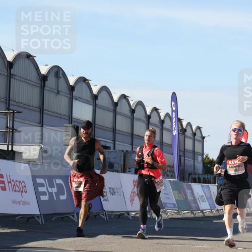 03.10.2025 - Köhlbrandbrückenlauf Luisa Fischer http://msf.ph/oto/9030053 03.10.2025 13:03:39 Ziel 4063, 4214, 4252, 4274, 4300, 4422, 4507, 5639, 5707, 5799, 6025, 6194, 6207 meine-sportfotos.de