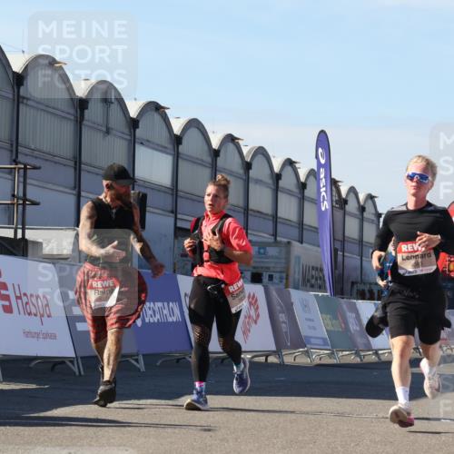 03.10.2025 - Köhlbrandbrückenlauf Luisa Fischer http://msf.ph/oto/9030060 03.10.2025 13:03:40 Ziel 4063, 4214, 4252, 4274, 4422, 4507, 5639, 5707, 5799, 6025, 6194 meine-sportfotos.de
