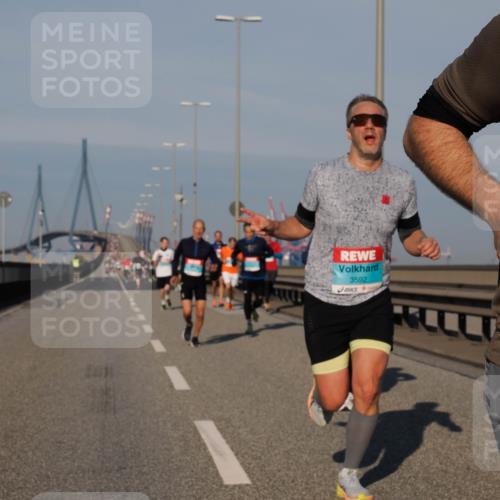 03.10.2025 - Köhlbrandbrückenlauf Fabian Wolf http://msf.ph/oto/9030064 03.10.2025 09:44:44 Position 3 3592 meine-sportfotos.de