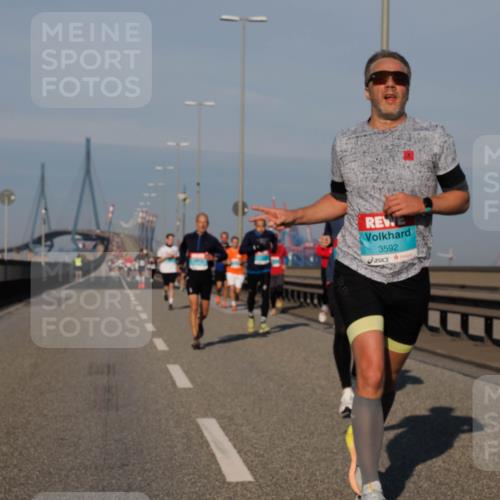 03.10.2025 - Köhlbrandbrückenlauf Fabian Wolf http://msf.ph/oto/9030070 03.10.2025 09:44:44 Position 3 3592 meine-sportfotos.de