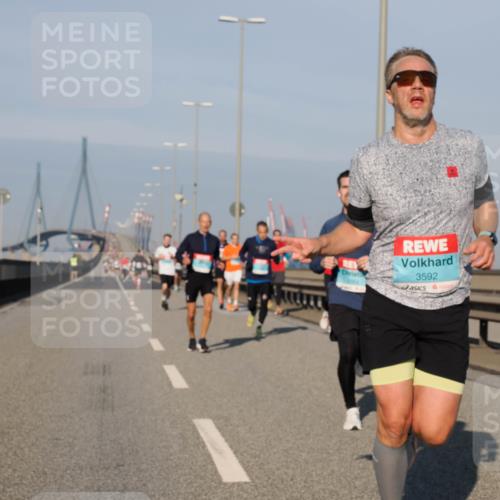 03.10.2025 - Köhlbrandbrückenlauf Fabian Wolf http://msf.ph/oto/9030073 03.10.2025 09:44:44 Position 3 29, 3592 meine-sportfotos.de