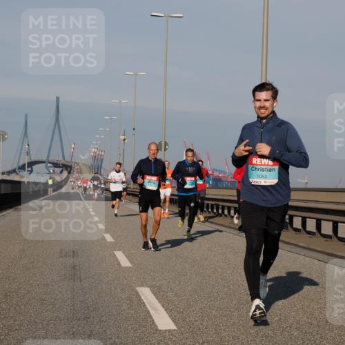 03.10.2025 - Köhlbrandbrückenlauf Fabian Wolf http://msf.ph/oto/9030086 03.10.2025 09:44:45 Position 3 50, 1052 meine-sportfotos.de