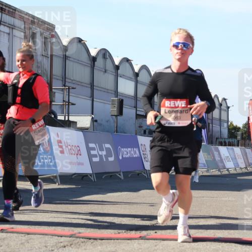 03.10.2025 - Köhlbrandbrückenlauf Luisa Fischer http://msf.ph/oto/9030087 03.10.2025 13:03:42 Ziel 4063, 4214, 4274, 4322, 4422, 4507, 5639, 5707, 5799, 6025 meine-sportfotos.de