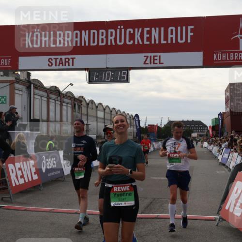 03.10.2025 - Köhlbrandbrückenlauf Julia Fischer http://msf.ph/oto/9030089 03.10.2025 16:10:20 Ziel 7139, 7217, 7304, 7421, 7437, 7764, 8097, 8932, 8989, 9347, 9348, 9349, 9458, 9542 meine-sportfotos.de
