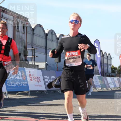 03.10.2025 - Köhlbrandbrückenlauf Luisa Fischer http://msf.ph/oto/9030093 03.10.2025 13:03:42 Ziel 4063, 4214, 4274, 4322, 4422, 4507, 5639, 5707, 5799, 6025 meine-sportfotos.de