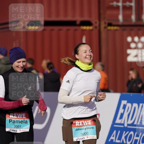 03.10.2025 - Köhlbrandbrückenlauf Michael Burmester http://msf.ph/oto/9030097 03.10.2025 10:35:17 Ziel 2397, 2936, 2999, 3000, 3001 meine-sportfotos.de