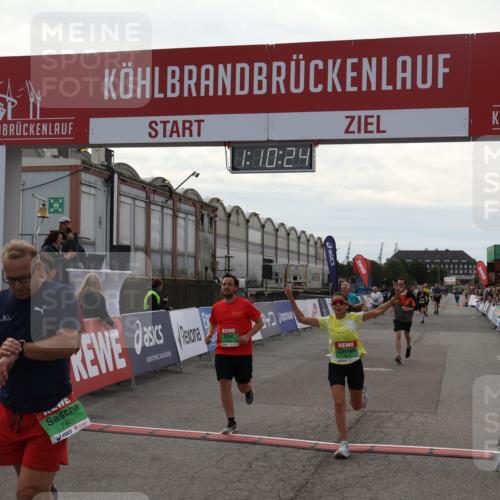 03.10.2025 - Köhlbrandbrückenlauf Julia Fischer http://msf.ph/oto/9030114 03.10.2025 16:10:24 Ziel 7139, 7217, 7304, 7421, 7648, 8097, 8932, 8989, 9347, 9348, 9349, 9542 meine-sportfotos.de