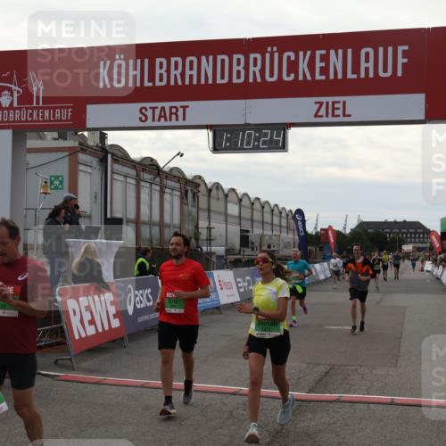 03.10.2025 - Köhlbrandbrückenlauf Julia Fischer http://msf.ph/oto/9030120 03.10.2025 16:10:25 Ziel 7139, 7217, 7304, 7421, 7648, 8097, 8932, 8989, 9347, 9348, 9349, 9542 meine-sportfotos.de
