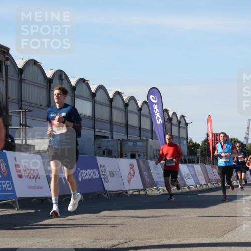 03.10.2025 - Köhlbrandbrückenlauf Luisa Fischer http://msf.ph/oto/9030121 03.10.2025 13:03:44 Ziel 4063, 4274, 4322, 4422, 5639, 5799, 6025, 6341, 6706 meine-sportfotos.de