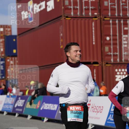 03.10.2025 - Köhlbrandbrückenlauf Michael Burmester http://msf.ph/oto/9030129 03.10.2025 10:35:19 Ziel 2397, 2936 meine-sportfotos.de