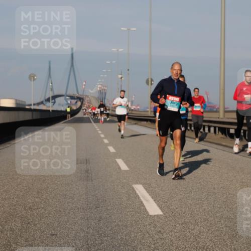 03.10.2025 - Köhlbrandbrückenlauf Fabian Wolf http://msf.ph/oto/9030130 03.10.2025 09:44:46 Position 3 102 meine-sportfotos.de