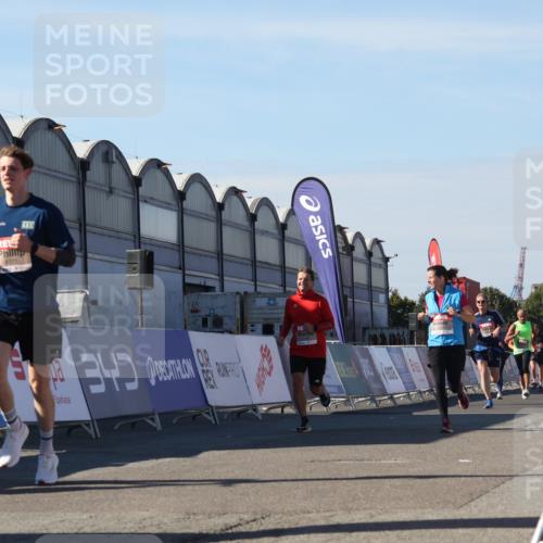 03.10.2025 - Köhlbrandbrückenlauf Luisa Fischer http://msf.ph/oto/9030133 03.10.2025 13:03:45 Ziel 4063, 4274, 4322, 4422, 5639, 5799, 6025, 6341, 6706 meine-sportfotos.de