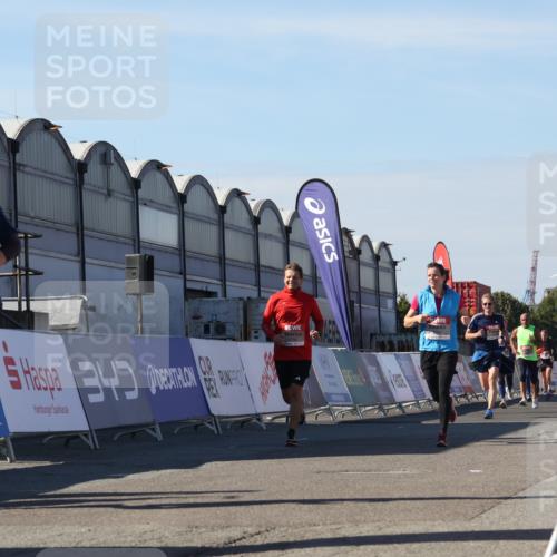 03.10.2025 - Köhlbrandbrückenlauf Luisa Fischer http://msf.ph/oto/9030137 03.10.2025 13:03:45 Ziel 4063, 4274, 4322, 4422, 5639, 5799, 6025, 6341, 6706 meine-sportfotos.de