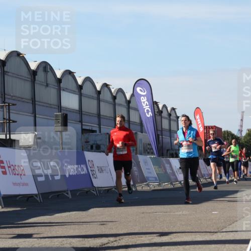 03.10.2025 - Köhlbrandbrückenlauf Luisa Fischer http://msf.ph/oto/9030140 03.10.2025 13:03:46 Ziel 4063, 4274, 4322, 4422, 5414, 5639, 5799, 6025, 6341, 6706 meine-sportfotos.de