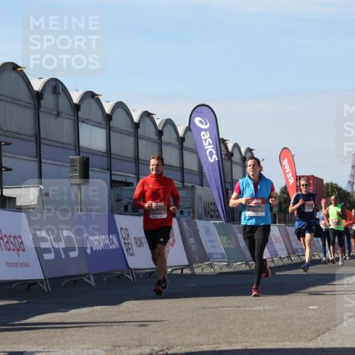 03.10.2025 - Köhlbrandbrückenlauf Luisa Fischer http://msf.ph/oto/9030143 03.10.2025 13:03:46 Ziel 4063, 4274, 4322, 4422, 5414, 5639, 5799, 6025, 6341, 6706 meine-sportfotos.de