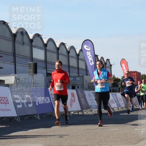 03.10.2025 - Köhlbrandbrückenlauf Luisa Fischer http://msf.ph/oto/9030148 03.10.2025 13:03:46 Ziel 4063, 4274, 4322, 4422, 5414, 5639, 5799, 6025, 6341, 6706 meine-sportfotos.de