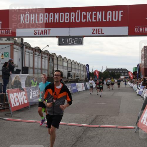 03.10.2025 - Köhlbrandbrückenlauf Julia Fischer http://msf.ph/oto/9030150 03.10.2025 16:10:28 Ziel 7112, 7126, 7139, 7217, 7304, 7384, 7385, 7421, 7648, 8097, 8932, 8989, 9348, 9542 meine-sportfotos.de