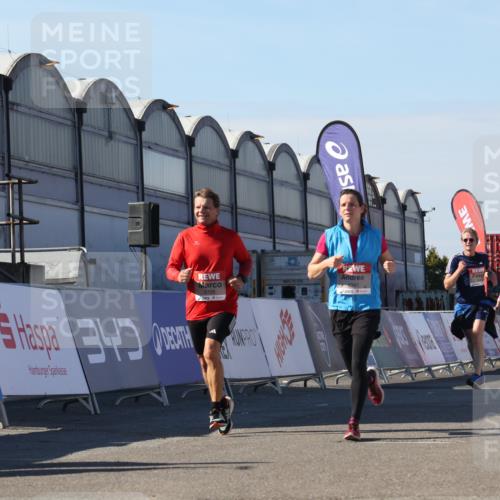 03.10.2025 - Köhlbrandbrückenlauf Luisa Fischer http://msf.ph/oto/9030152 03.10.2025 13:03:47 Ziel 4063, 4274, 4322, 4422, 5414, 5639, 5799, 6025, 6341, 6706 meine-sportfotos.de