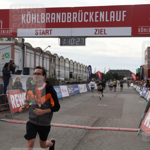 03.10.2025 - Köhlbrandbrückenlauf Julia Fischer http://msf.ph/oto/9030154 03.10.2025 16:10:28 Ziel 7112, 7126, 7139, 7217, 7304, 7384, 7385, 7421, 7648, 8097, 8932, 8989, 9348, 9542 meine-sportfotos.de