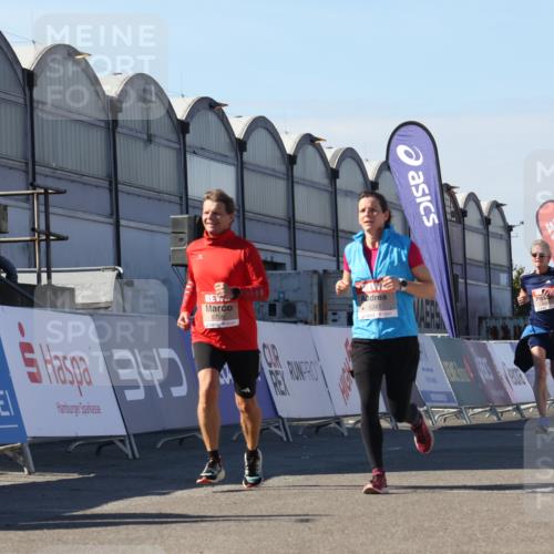 03.10.2025 - Köhlbrandbrückenlauf Luisa Fischer http://msf.ph/oto/9030155 03.10.2025 13:03:47 Ziel 4063, 4274, 4322, 4422, 5414, 5639, 5799, 6025, 6341, 6706 meine-sportfotos.de