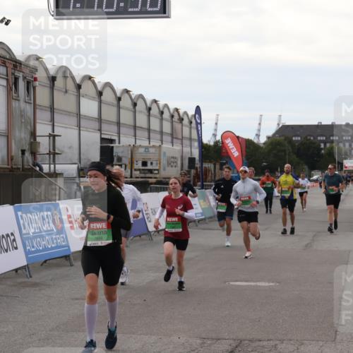 03.10.2025 - Köhlbrandbrückenlauf Julia Fischer http://msf.ph/oto/9030166 03.10.2025 16:10:31 Ziel 7112, 7126, 7139, 7217, 7304, 7384, 7385, 7543, 7648, 7844, 8097, 8798, 9542, 9652 meine-sportfotos.de