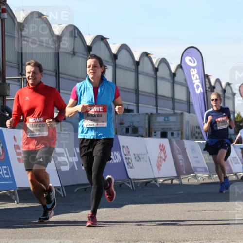 03.10.2025 - Köhlbrandbrückenlauf Luisa Fischer http://msf.ph/oto/9030167 03.10.2025 13:03:48 Ziel 4063, 4274, 4322, 4422, 5414, 5639, 5799, 6025, 6341, 6706 meine-sportfotos.de