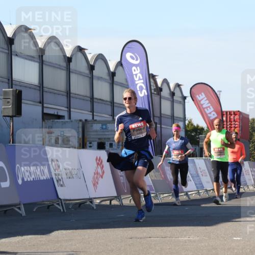 03.10.2025 - Köhlbrandbrückenlauf Luisa Fischer http://msf.ph/oto/9030175 03.10.2025 13:03:49 Ziel 4063, 4274, 4322, 5098, 5414, 5447, 5639, 5799, 6025, 6315, 6341, 6706 meine-sportfotos.de