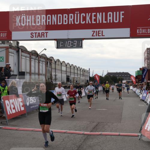 03.10.2025 - Köhlbrandbrückenlauf Julia Fischer http://msf.ph/oto/9030182 03.10.2025 16:10:32 Ziel 7112, 7126, 7217, 7304, 7384, 7385, 7543, 7648, 7844, 8097, 8153, 8798, 9542, 9652 meine-sportfotos.de