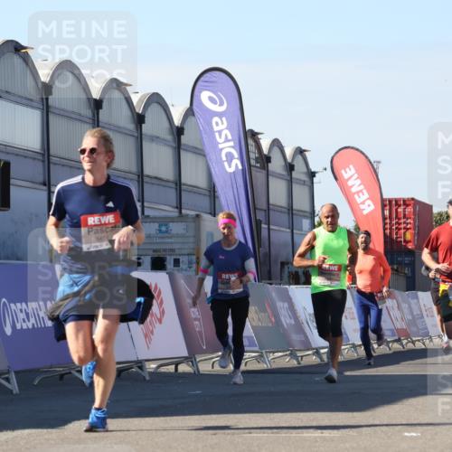 03.10.2025 - Köhlbrandbrückenlauf Luisa Fischer http://msf.ph/oto/9030186 03.10.2025 13:03:50 Ziel 4063, 4127, 4274, 4322, 5098, 5414, 5447, 5639, 5799, 6315, 6341, 6706 meine-sportfotos.de