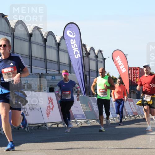 03.10.2025 - Köhlbrandbrückenlauf Luisa Fischer http://msf.ph/oto/9030189 03.10.2025 13:03:50 Ziel 4063, 4127, 4274, 4322, 5098, 5414, 5447, 5639, 5799, 6315, 6341, 6706 meine-sportfotos.de