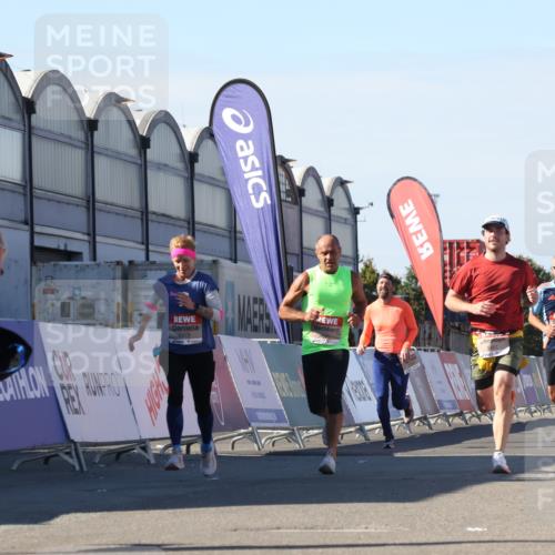 03.10.2025 - Köhlbrandbrückenlauf Luisa Fischer http://msf.ph/oto/9030192 03.10.2025 13:03:50 Ziel 4063, 4127, 4274, 4322, 5098, 5414, 5447, 5639, 5799, 6315, 6341, 6706 meine-sportfotos.de