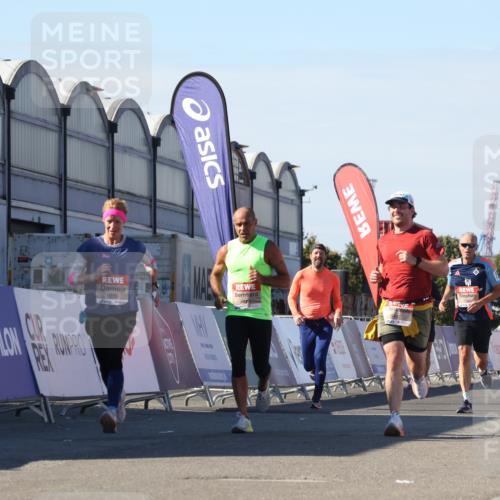 03.10.2025 - Köhlbrandbrückenlauf Luisa Fischer http://msf.ph/oto/9030198 03.10.2025 13:03:51 Ziel 4063, 4127, 4274, 4322, 5098, 5414, 5447, 5639, 6315, 6341, 6706 meine-sportfotos.de