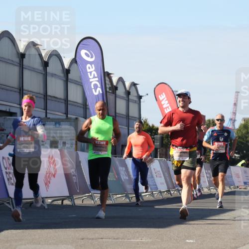 03.10.2025 - Köhlbrandbrückenlauf Luisa Fischer http://msf.ph/oto/9030202 03.10.2025 13:03:51 Ziel 4063, 4127, 4274, 4322, 5098, 5414, 5447, 5639, 6315, 6341, 6706 meine-sportfotos.de