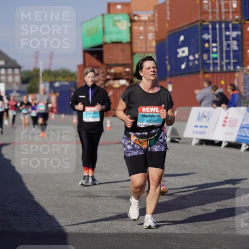 03.10.2025 - Köhlbrandbrückenlauf Michael Burmester http://msf.ph/oto/9030203 03.10.2025 10:35:26 Ziel 2232, 2755, 2936 meine-sportfotos.de