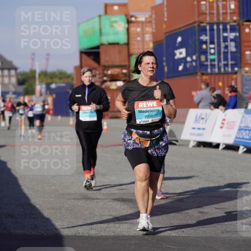 03.10.2025 - Köhlbrandbrückenlauf Michael Burmester http://msf.ph/oto/9030209 03.10.2025 10:35:26 Ziel 2232, 2755, 2936 meine-sportfotos.de