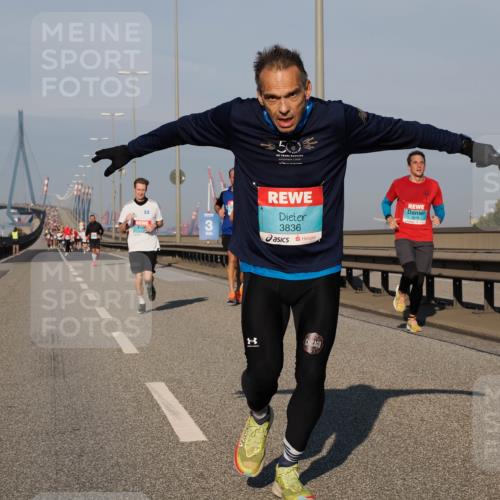 03.10.2025 - Köhlbrandbrückenlauf Fabian Wolf http://msf.ph/oto/9030212 03.10.2025 09:44:49 Position 3 3, 50, 7, 2021, 3836, 3518 meine-sportfotos.de