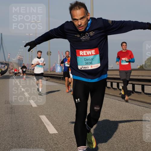 03.10.2025 - Köhlbrandbrückenlauf Fabian Wolf http://msf.ph/oto/9030218 03.10.2025 09:44:49 Position 3 50, 3, 3836, 8 meine-sportfotos.de
