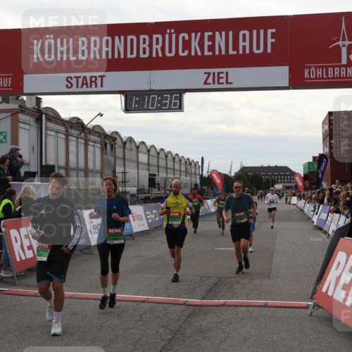 03.10.2025 - Köhlbrandbrückenlauf Julia Fischer http://msf.ph/oto/9030228 03.10.2025 16:10:37 Ziel 7112, 7126, 7384, 7385, 7534, 7543, 7549, 7552, 7562, 7648, 7844, 8153, 8798, 8950, 9652 meine-sportfotos.de