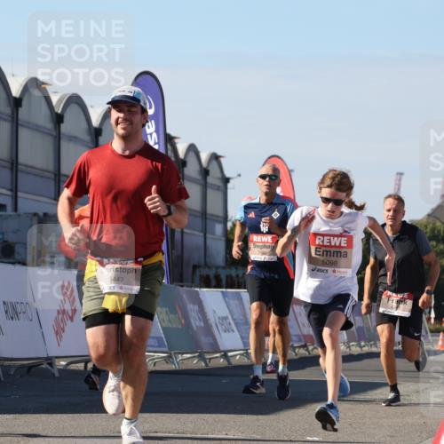 03.10.2025 - Köhlbrandbrückenlauf Luisa Fischer http://msf.ph/oto/9030232 03.10.2025 13:03:53 Ziel 4127, 4274, 4322, 4349, 5098, 5414, 5447, 5639, 5950, 6315, 6341, 6392, 6706 meine-sportfotos.de