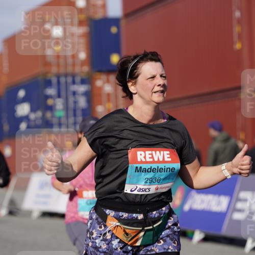 03.10.2025 - Köhlbrandbrückenlauf Michael Burmester http://msf.ph/oto/9030235 03.10.2025 10:35:28 Ziel 2232, 2755, 2924, 2936 meine-sportfotos.de