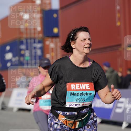 03.10.2025 - Köhlbrandbrückenlauf Michael Burmester http://msf.ph/oto/9030238 03.10.2025 10:35:28 Ziel 2232, 2755, 2924, 2936 meine-sportfotos.de