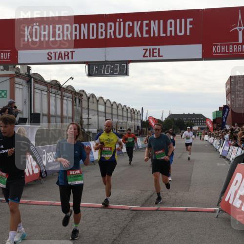 03.10.2025 - Köhlbrandbrückenlauf Julia Fischer http://msf.ph/oto/9030239 03.10.2025 16:10:38 Ziel 7112, 7126, 7384, 7385, 7534, 7543, 7549, 7552, 7562, 7648, 7844, 8153, 8798, 8950, 9652 meine-sportfotos.de