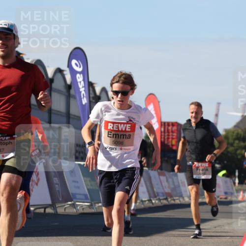 03.10.2025 - Köhlbrandbrückenlauf Luisa Fischer http://msf.ph/oto/9030242 03.10.2025 13:03:54 Ziel 4127, 4322, 4349, 5098, 5414, 5447, 5950, 6315, 6341, 6392, 6706 meine-sportfotos.de