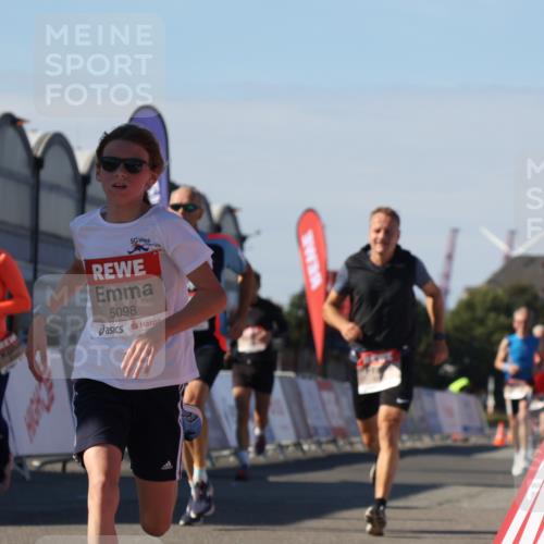 03.10.2025 - Köhlbrandbrückenlauf Luisa Fischer http://msf.ph/oto/9030246 03.10.2025 13:03:54 Ziel 4127, 4322, 4349, 5098, 5414, 5447, 5950, 6315, 6341, 6392, 6706 meine-sportfotos.de