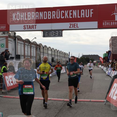 03.10.2025 - Köhlbrandbrückenlauf Julia Fischer http://msf.ph/oto/9030248 03.10.2025 16:10:38 Ziel 7112, 7126, 7384, 7385, 7534, 7543, 7549, 7552, 7562, 7648, 7844, 8153, 8798, 8950, 9652 meine-sportfotos.de